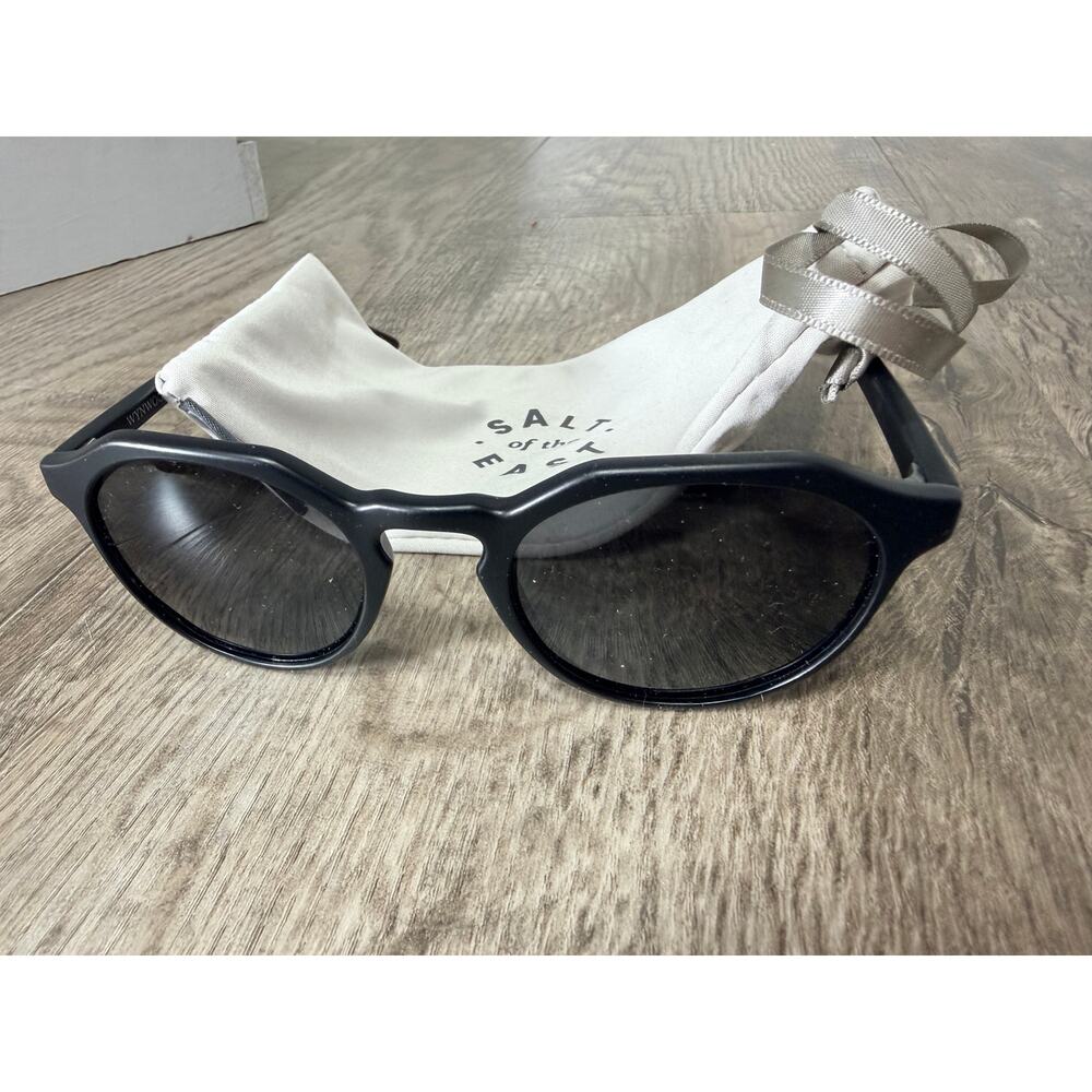 New Nectar Sunglasses Wynwood Salt of the East with pouch